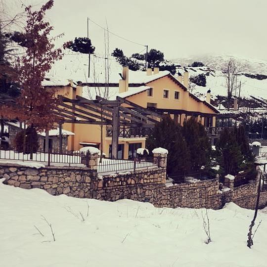 Guesthouse Mouses Kalávrita Kültér fotó
